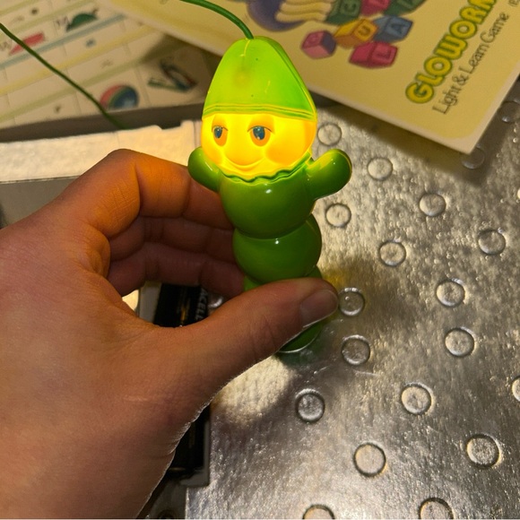 1985 Milton Bradley Glo Worm Light & Learn Game Vintage Matching Game **Works** - Picture 10 of 14